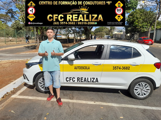 Auto escola realiza